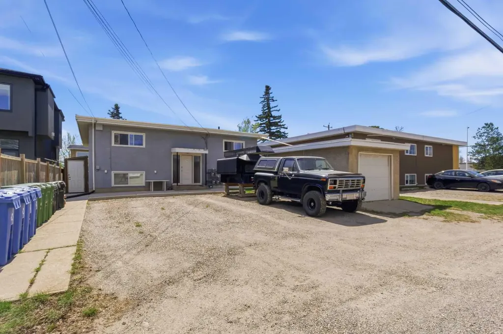 1108 15 Avenue NE Calgary AB T2E 1J3