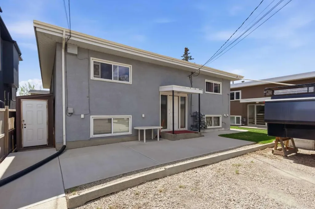 1108 15 Avenue NE Calgary AB T2E 1J3