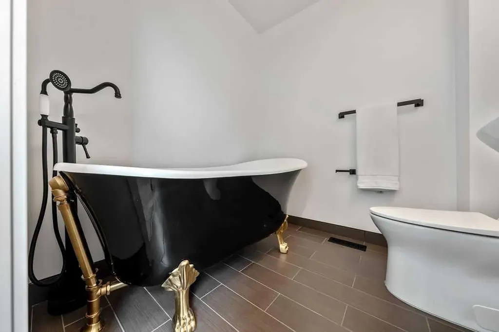 45 25 Avenue SW Calgary AB T2S 2X4