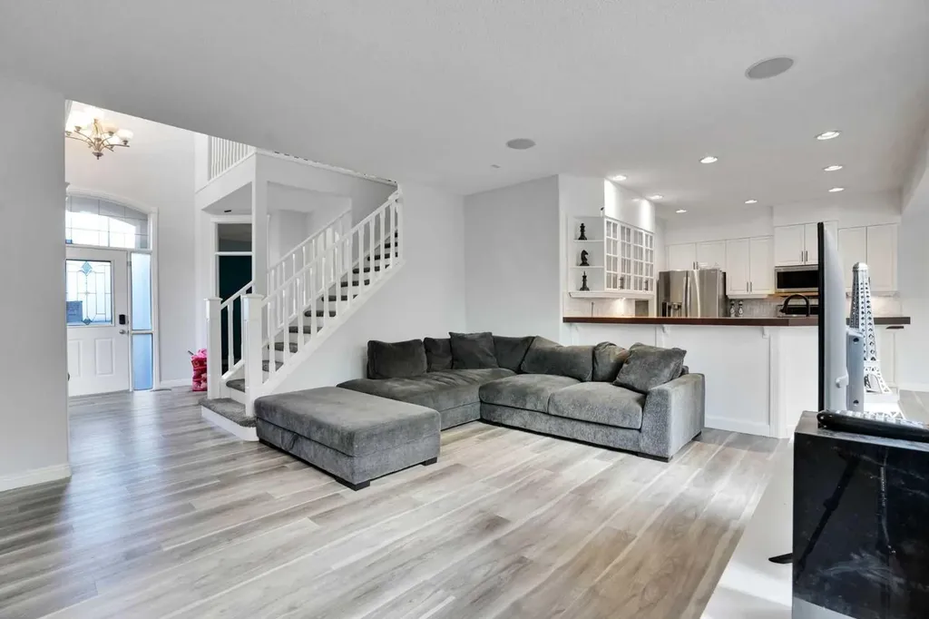 74 Cranleigh Green SE Calgary AB T3M 1J2