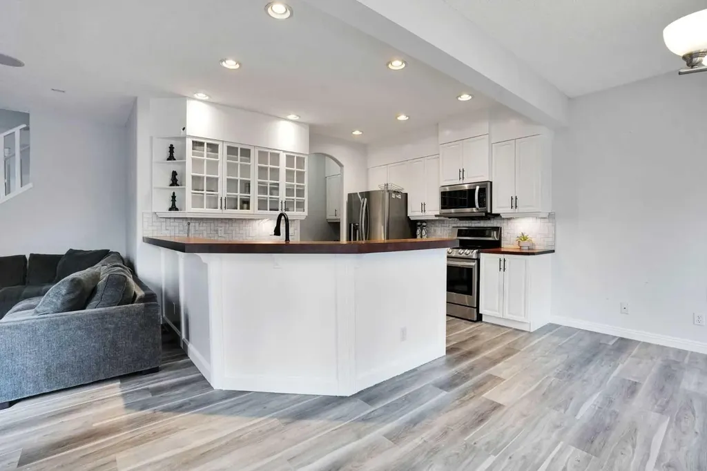 74 Cranleigh Green SE Calgary AB T3M 1J2