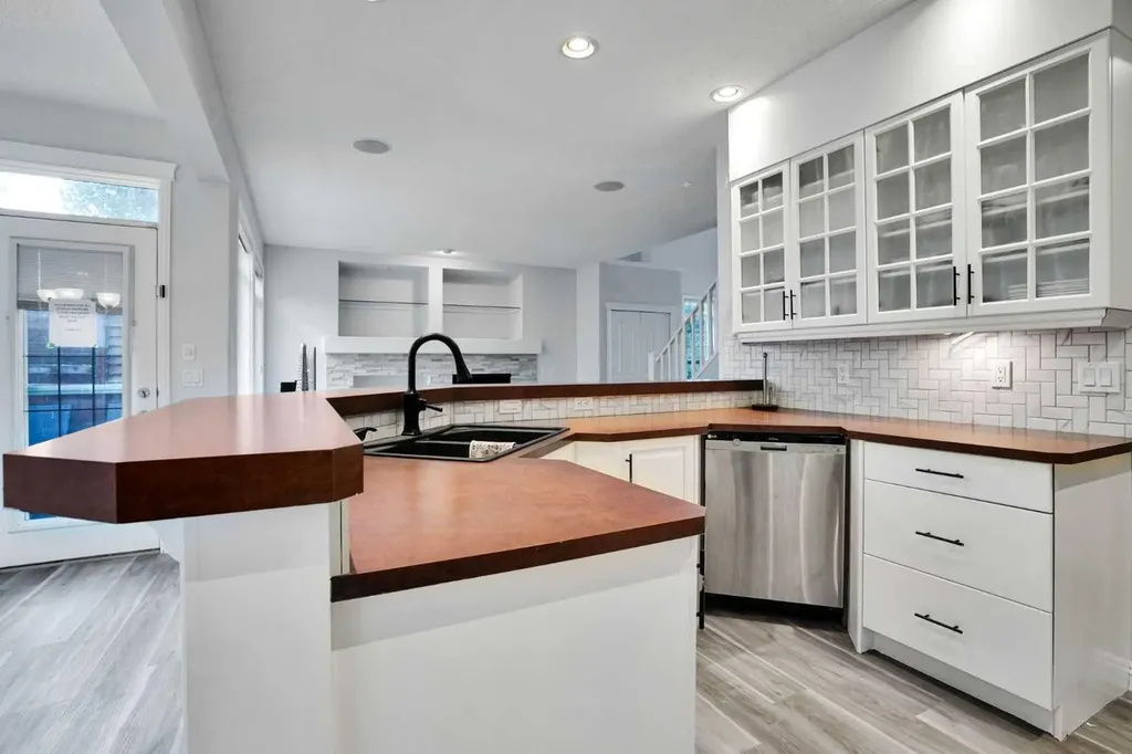 74 Cranleigh Green SE Calgary AB T3M 1J2