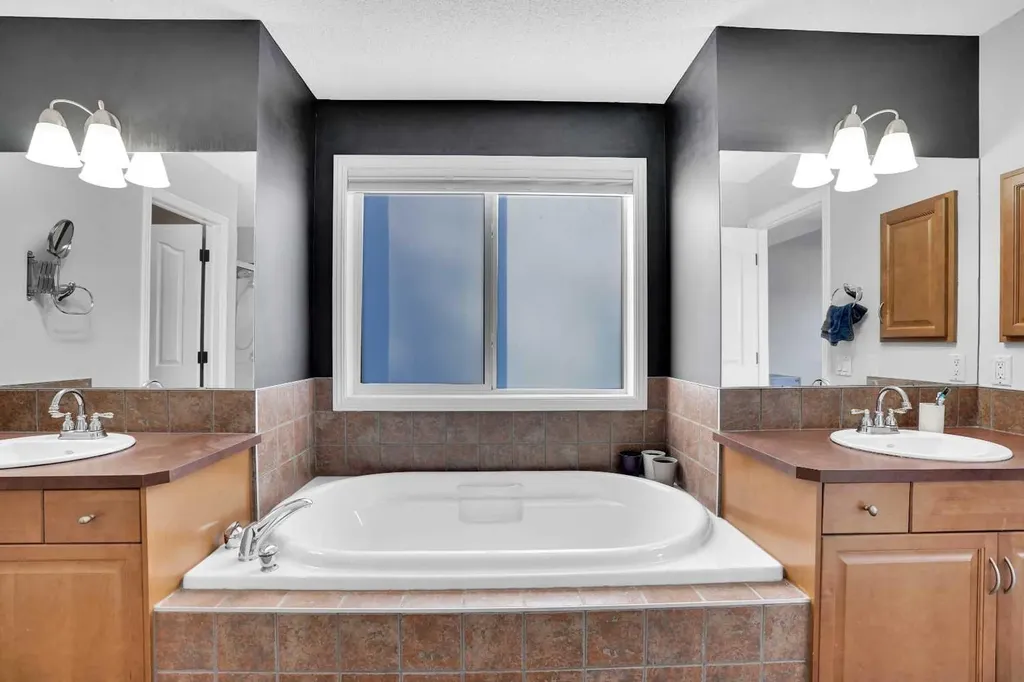 74 Cranleigh Green SE Calgary AB T3M 1J2