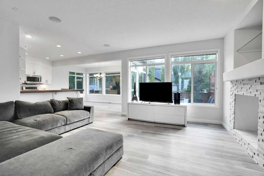 74 Cranleigh Green SE Calgary AB T3M 1J2