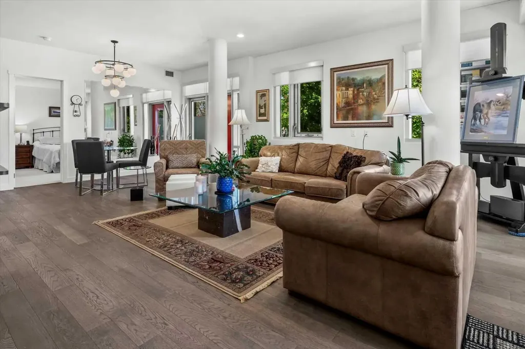88 9 Street NE Calgary AB T2E 4E1