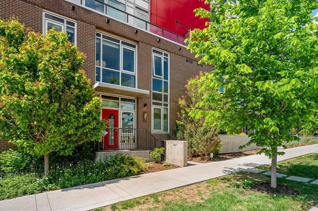 88 9 Street NE Calgary AB T2E 4E1