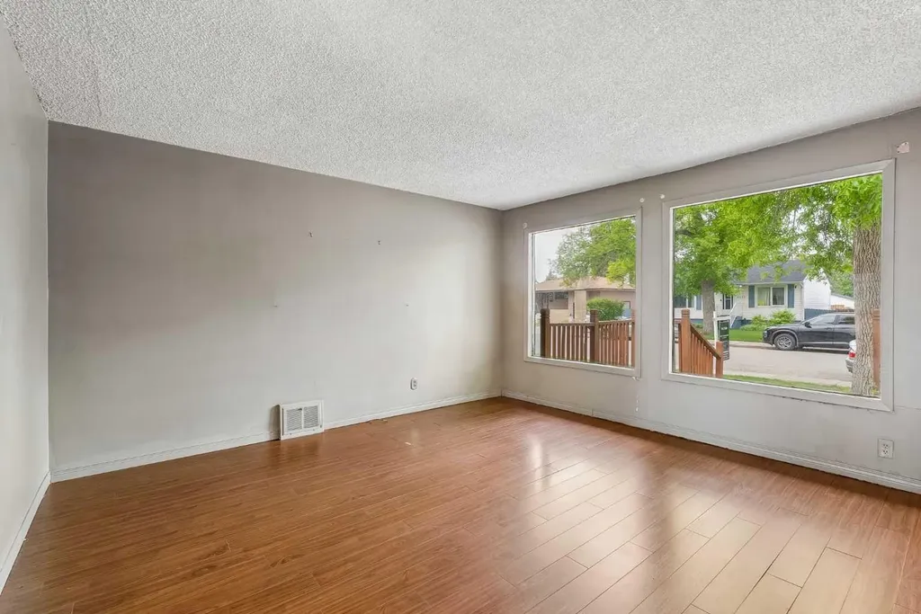 6636 18 Street SE Calgary AB T2C 0M6