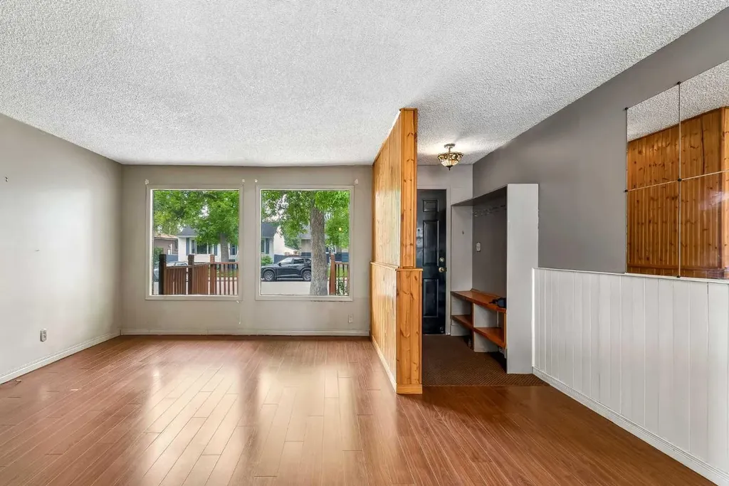 6636 18 Street SE Calgary AB T2C 0M6