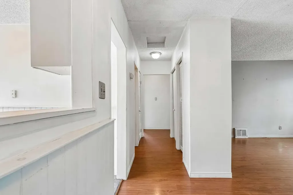 6636 18 Street SE Calgary AB T2C 0M6