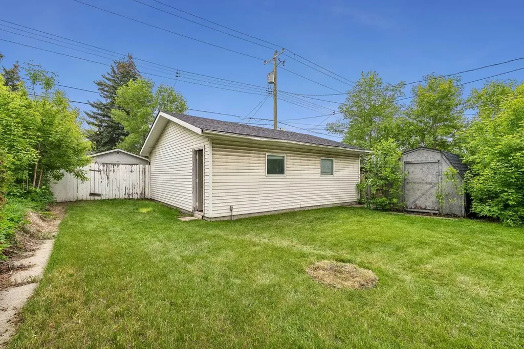 6636 18 Street SE Calgary AB T2C 0M6