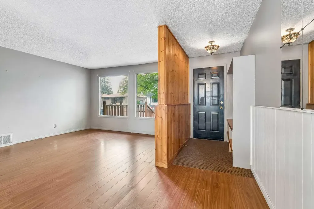 6636 18 Street SE Calgary AB T2C 0M6