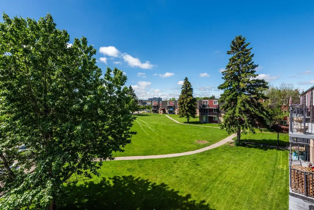 80 Galbraith Drive SW Calgary AB T3E 3H2