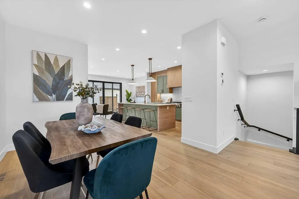 605 29 Avenue NW Calgary AB T2M 2M8
