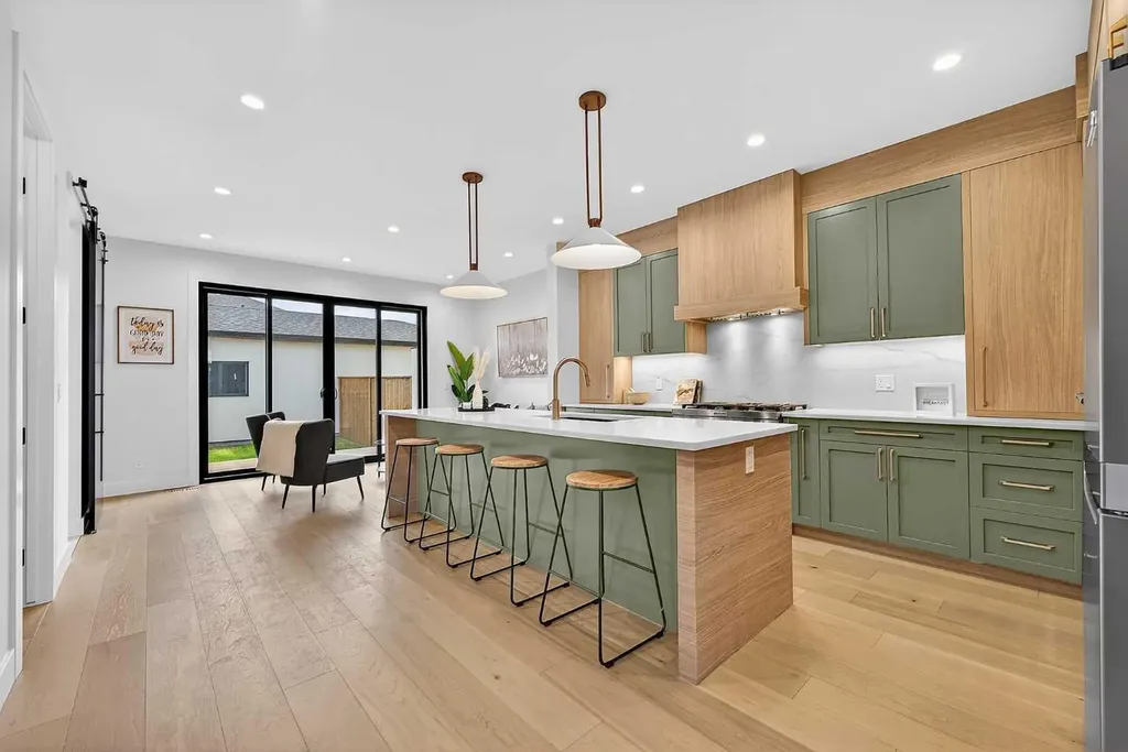 605 29 Avenue NW Calgary AB T2M 2M8