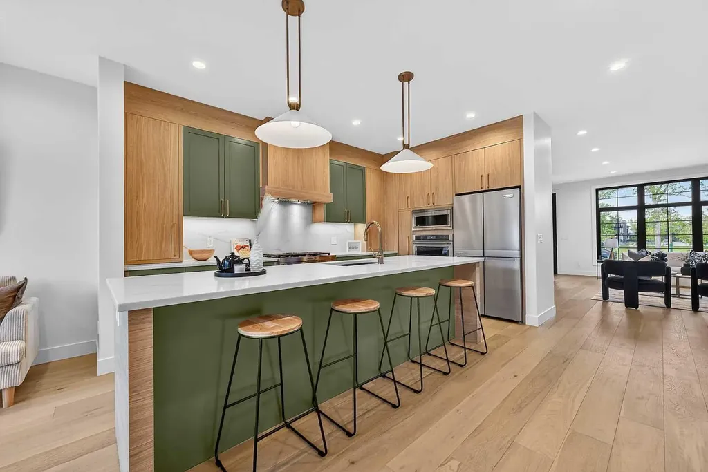 605 29 Avenue NW Calgary AB T2M 2M8