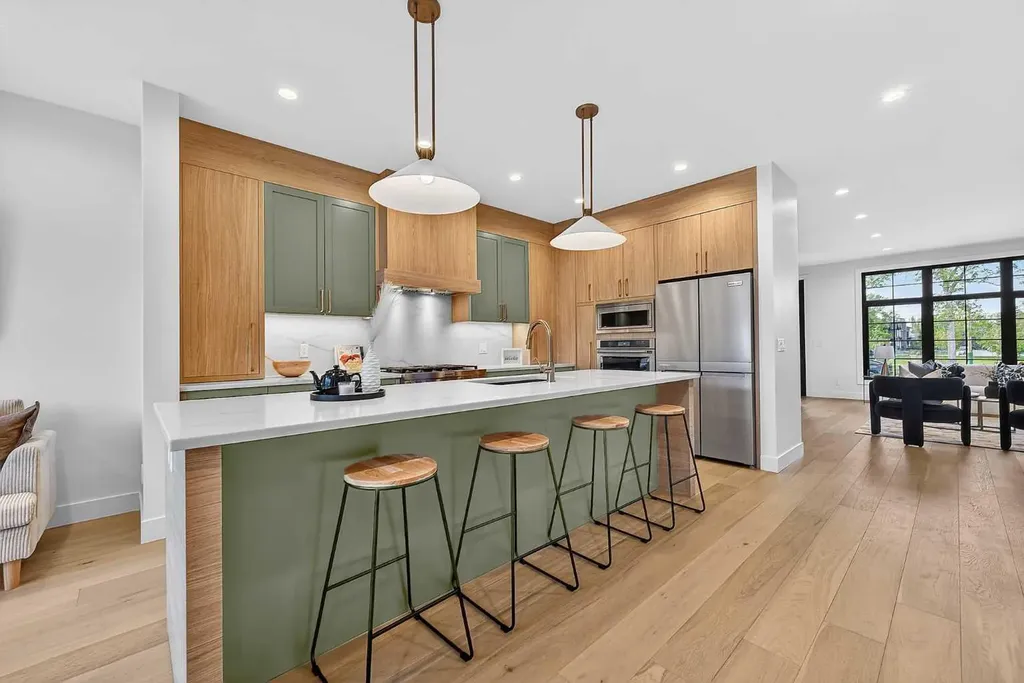 605 29 Avenue NW Calgary AB T2M 2M8