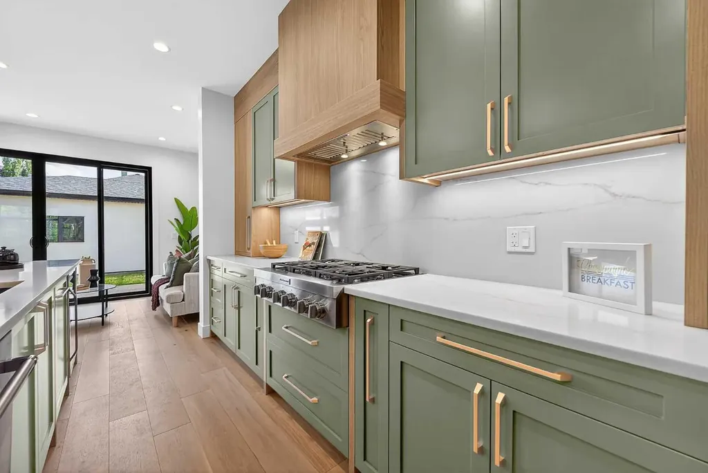 605 29 Avenue NW Calgary AB T2M 2M8