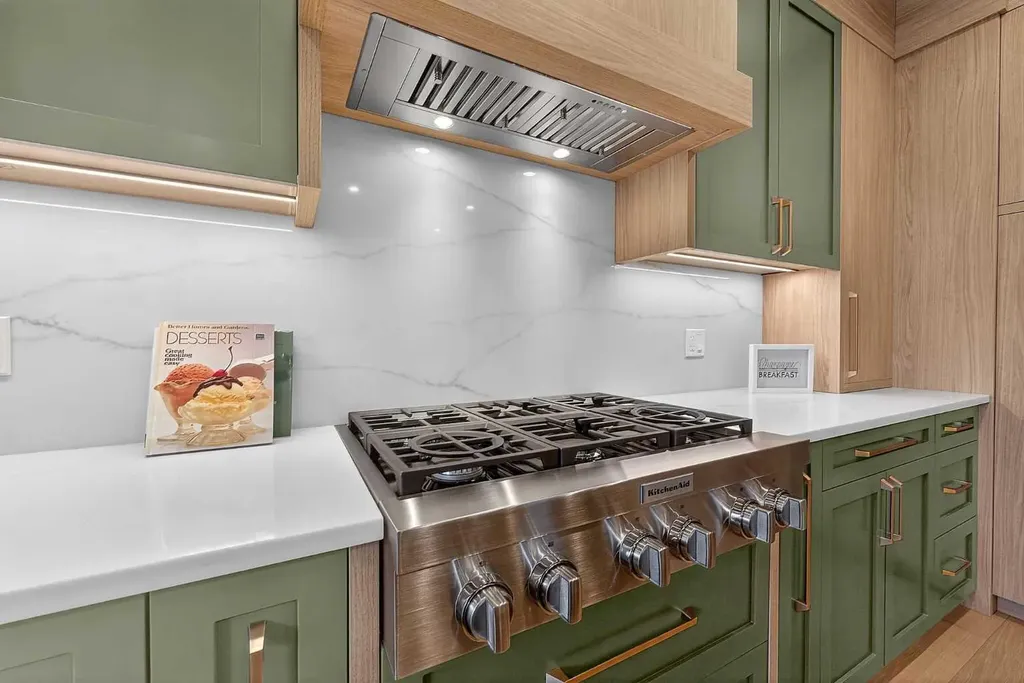 605 29 Avenue NW Calgary AB T2M 2M8