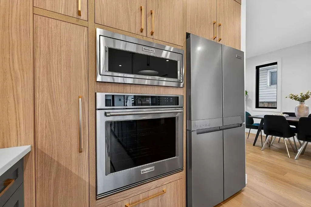 605 29 Avenue NW Calgary AB T2M 2M8