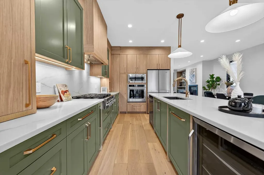 605 29 Avenue NW Calgary AB T2M 2M8