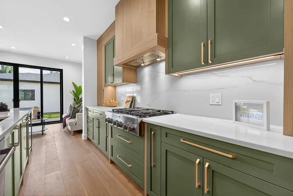 605 29 Avenue NW Calgary AB T2M 2M8