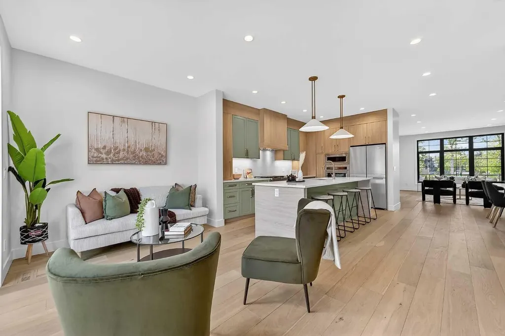 605 29 Avenue NW Calgary AB T2M 2M8