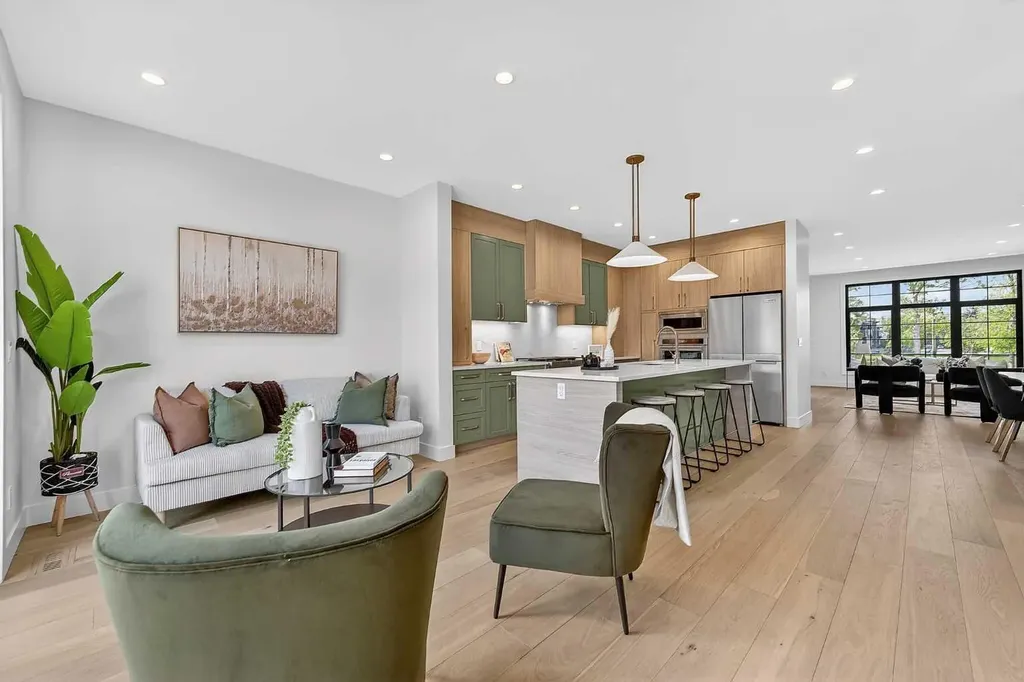 605 29 Avenue NW Calgary AB T2M 2M8