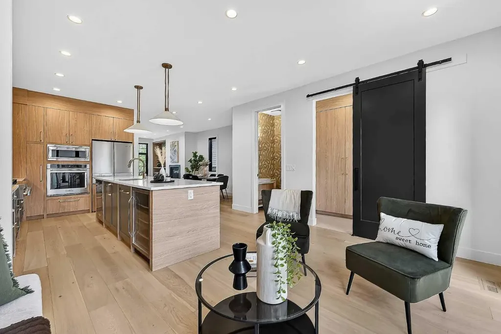605 29 Avenue NW Calgary AB T2M 2M8