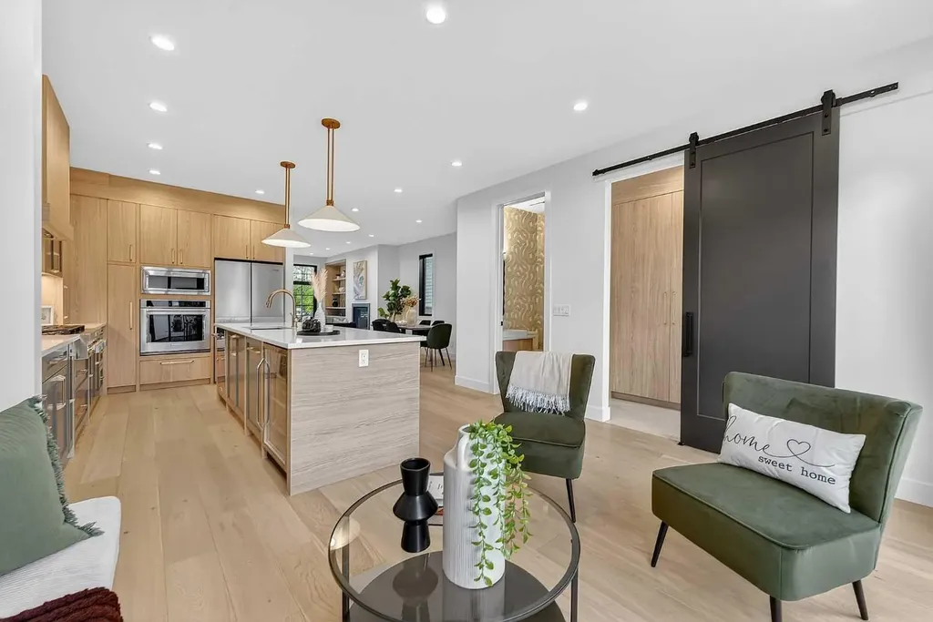 605 29 Avenue NW Calgary AB T2M 2M8