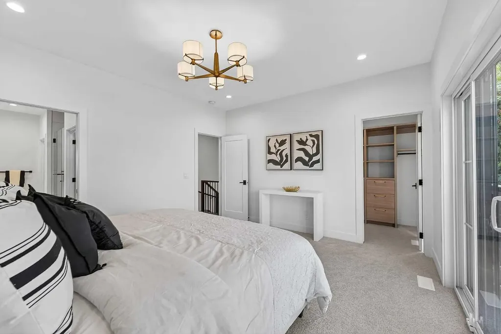 605 29 Avenue NW Calgary AB T2M 2M8