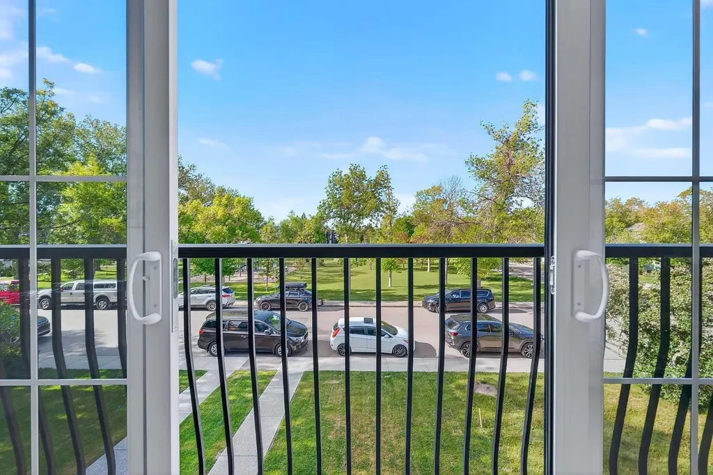 605 29 Avenue NW Calgary AB T2M 2M8