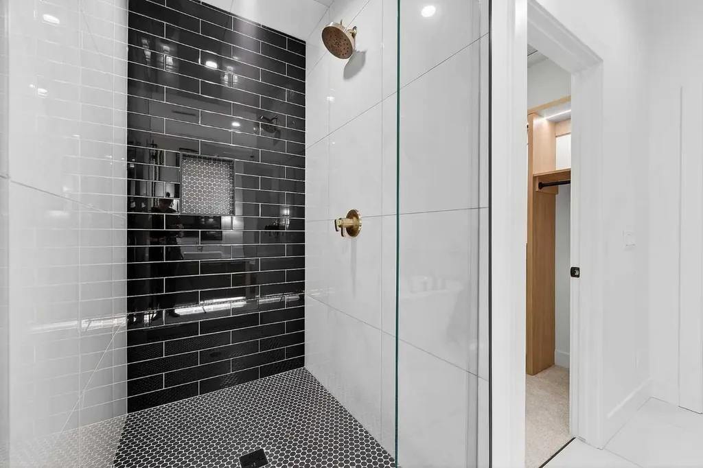 605 29 Avenue NW Calgary AB T2M 2M8