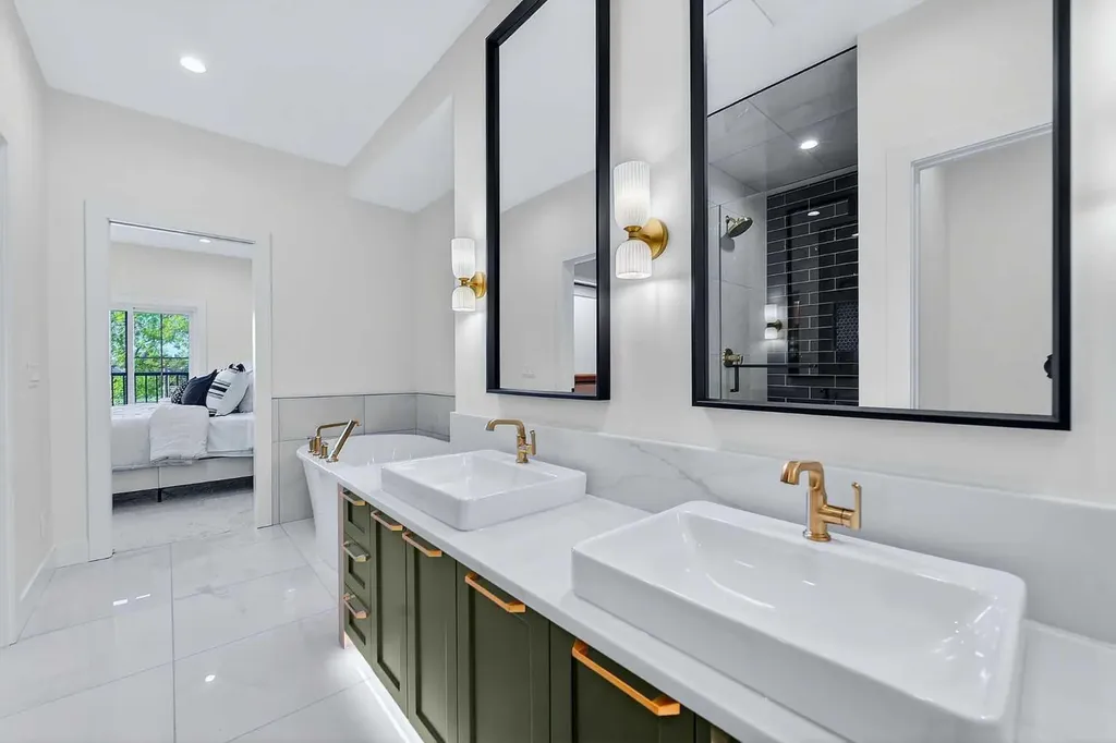 605 29 Avenue NW Calgary AB T2M 2M8