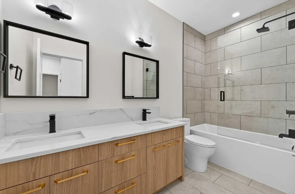 605 29 Avenue NW Calgary AB T2M 2M8