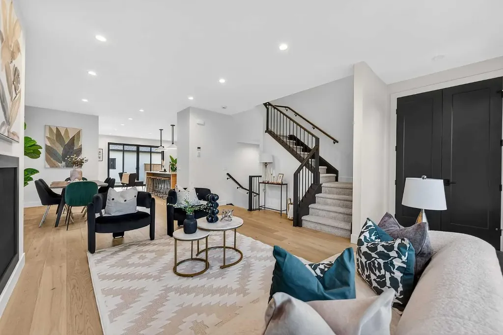 605 29 Avenue NW Calgary AB T2M 2M8