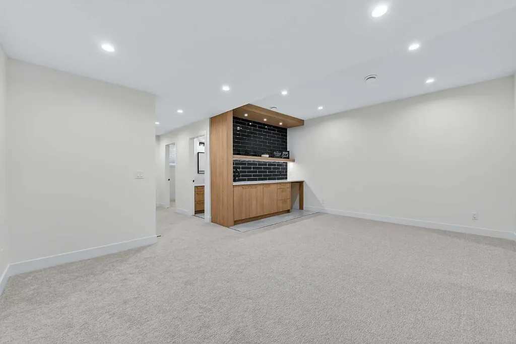 605 29 Avenue NW Calgary AB T2M 2M8