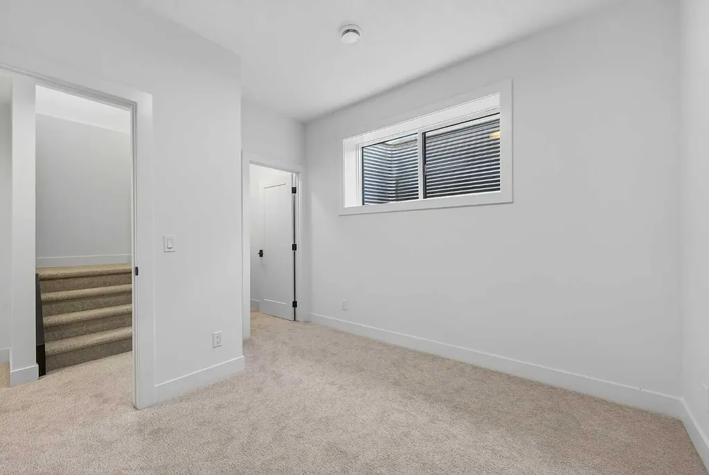 605 29 Avenue NW Calgary AB T2M 2M8