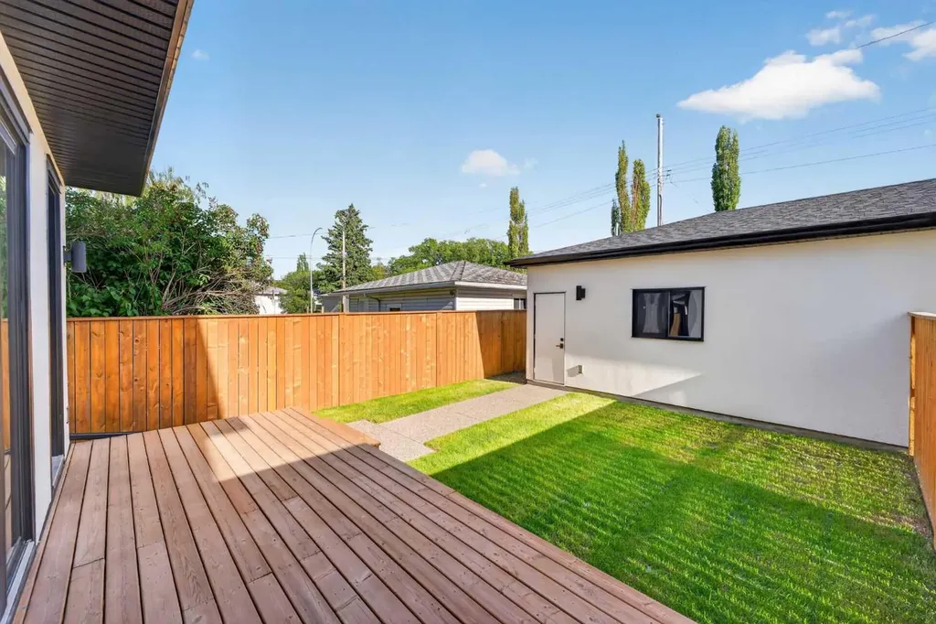 605 29 Avenue NW Calgary AB T2M 2M8