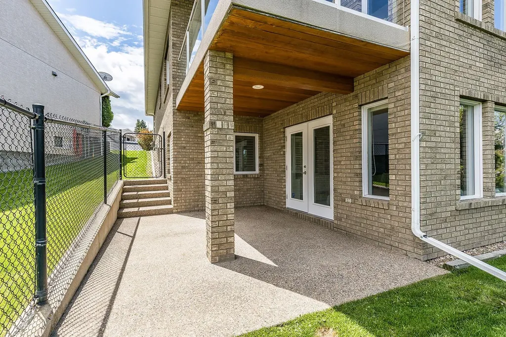 28 Chinook Place SW Medicine Hat AB T1A8S1