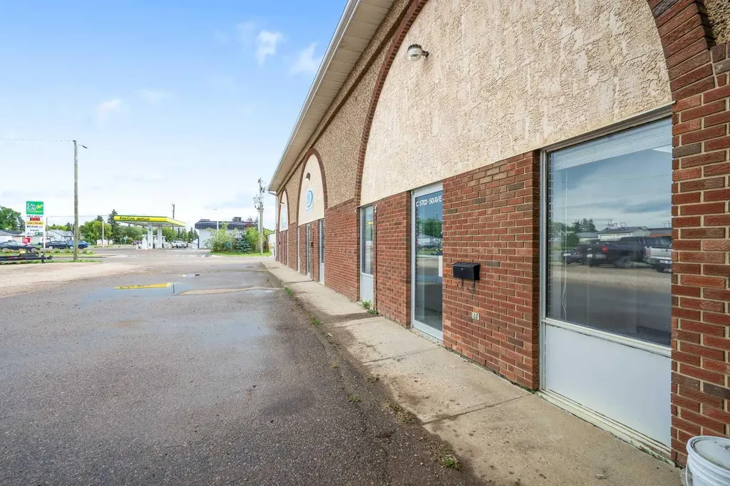 5702 50 Avenue Lloydminster AB T9V 0X6