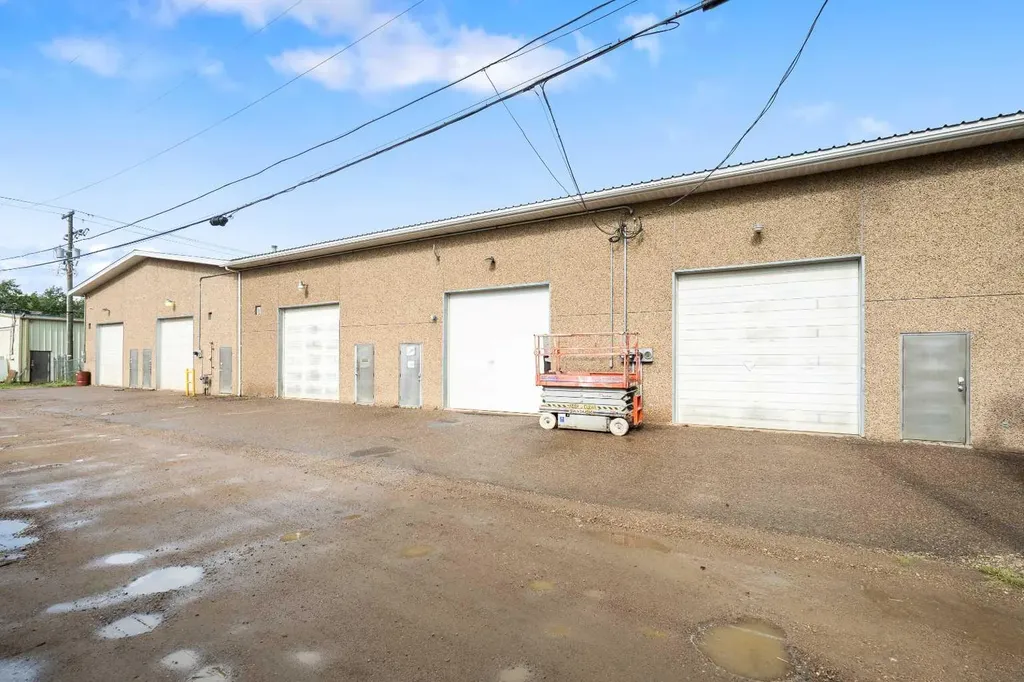 5702 50 Avenue Lloydminster AB T9V 0X6