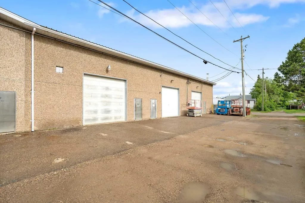 5702 50 Avenue Lloydminster AB T9V 0X6