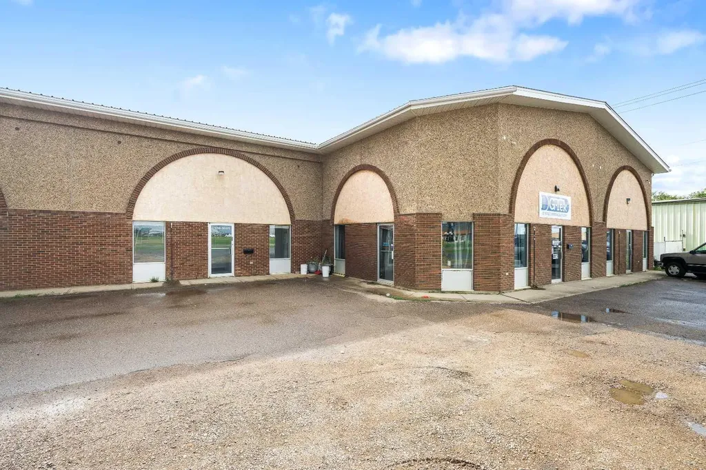 5702 50 Avenue Lloydminster AB T9V 0X6