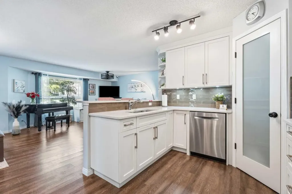 120 Mt Aberdeen Manor SE Calgary AB T2Z 3N8