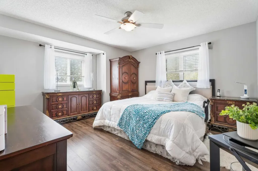120 Mt Aberdeen Manor SE Calgary AB T2Z 3N8