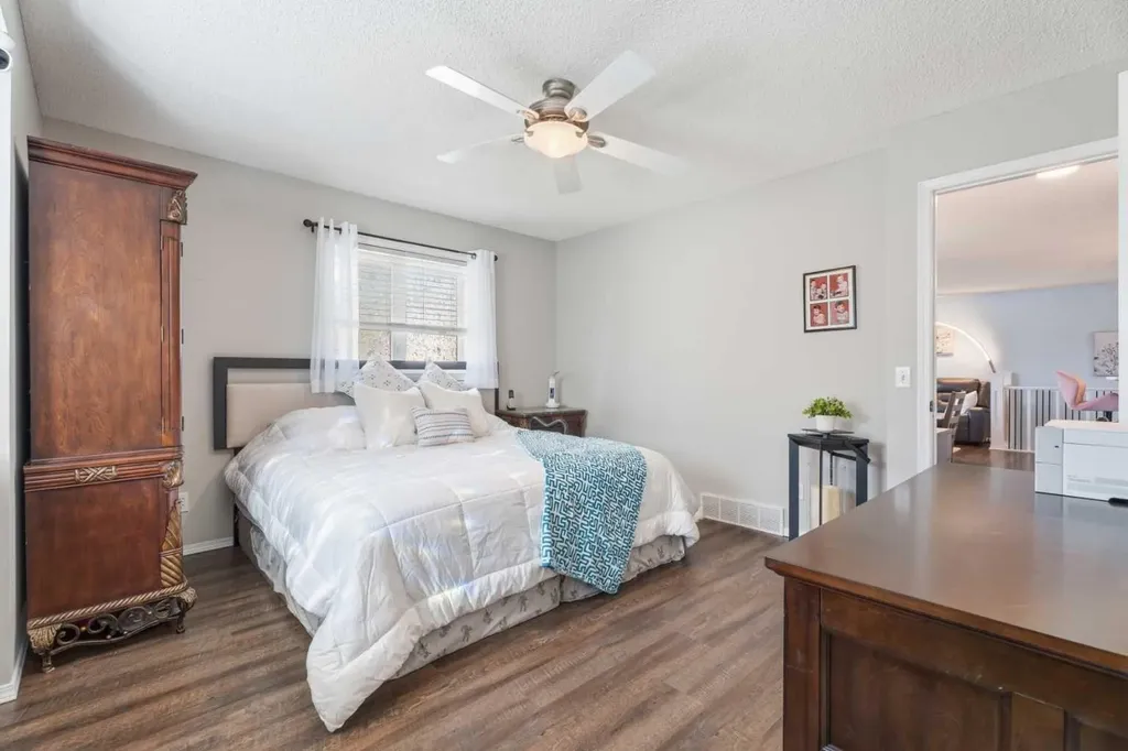 120 Mt Aberdeen Manor SE Calgary AB T2Z 3N8