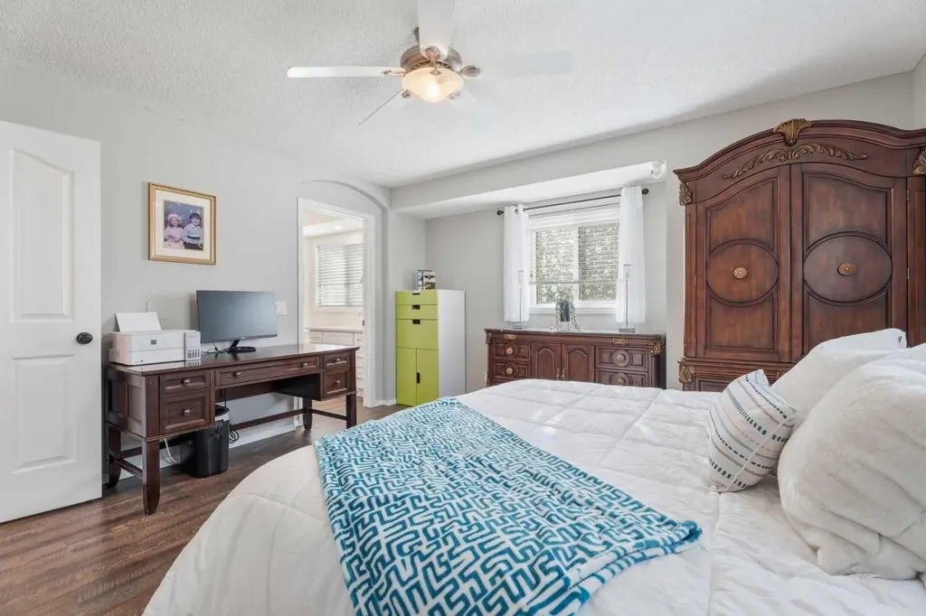 120 Mt Aberdeen Manor SE Calgary AB T2Z 3N8