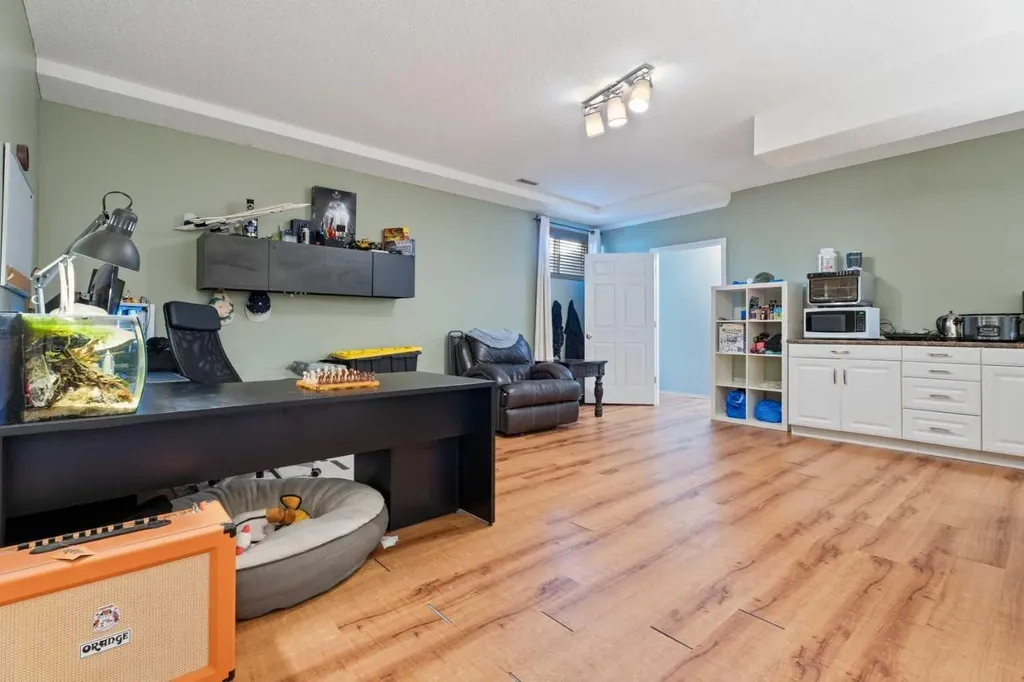 120 Mt Aberdeen Manor SE Calgary AB T2Z 3N8