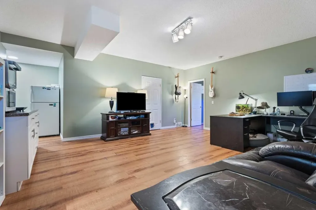 120 Mt Aberdeen Manor SE Calgary AB T2Z 3N8