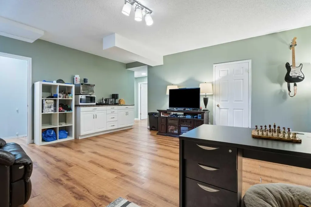 120 Mt Aberdeen Manor SE Calgary AB T2Z 3N8